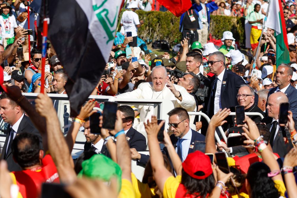 Pope calls World Youth Day pilgrims to practice love that 'gets its